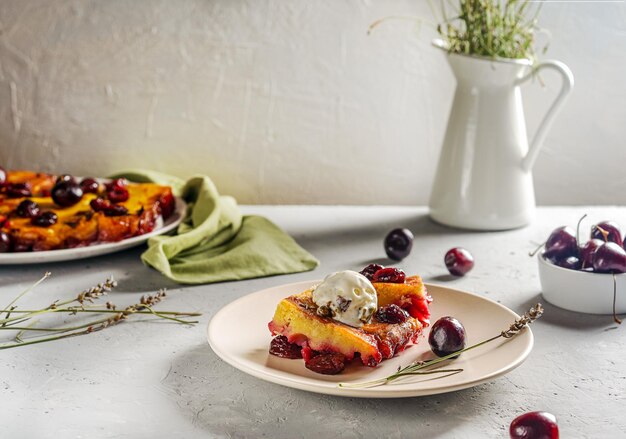 deser z owocami i ziołami